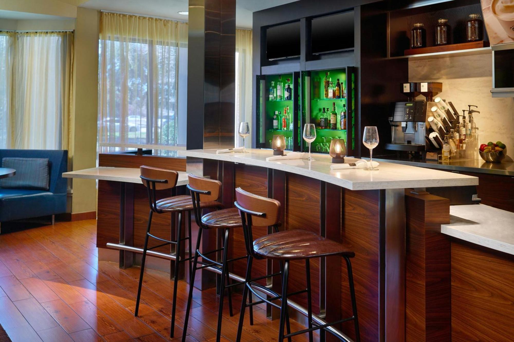 Courtyard By Marriott Baton Rouge Acadian Centre/Lsu Area Hotel ภายนอก รูปภาพ