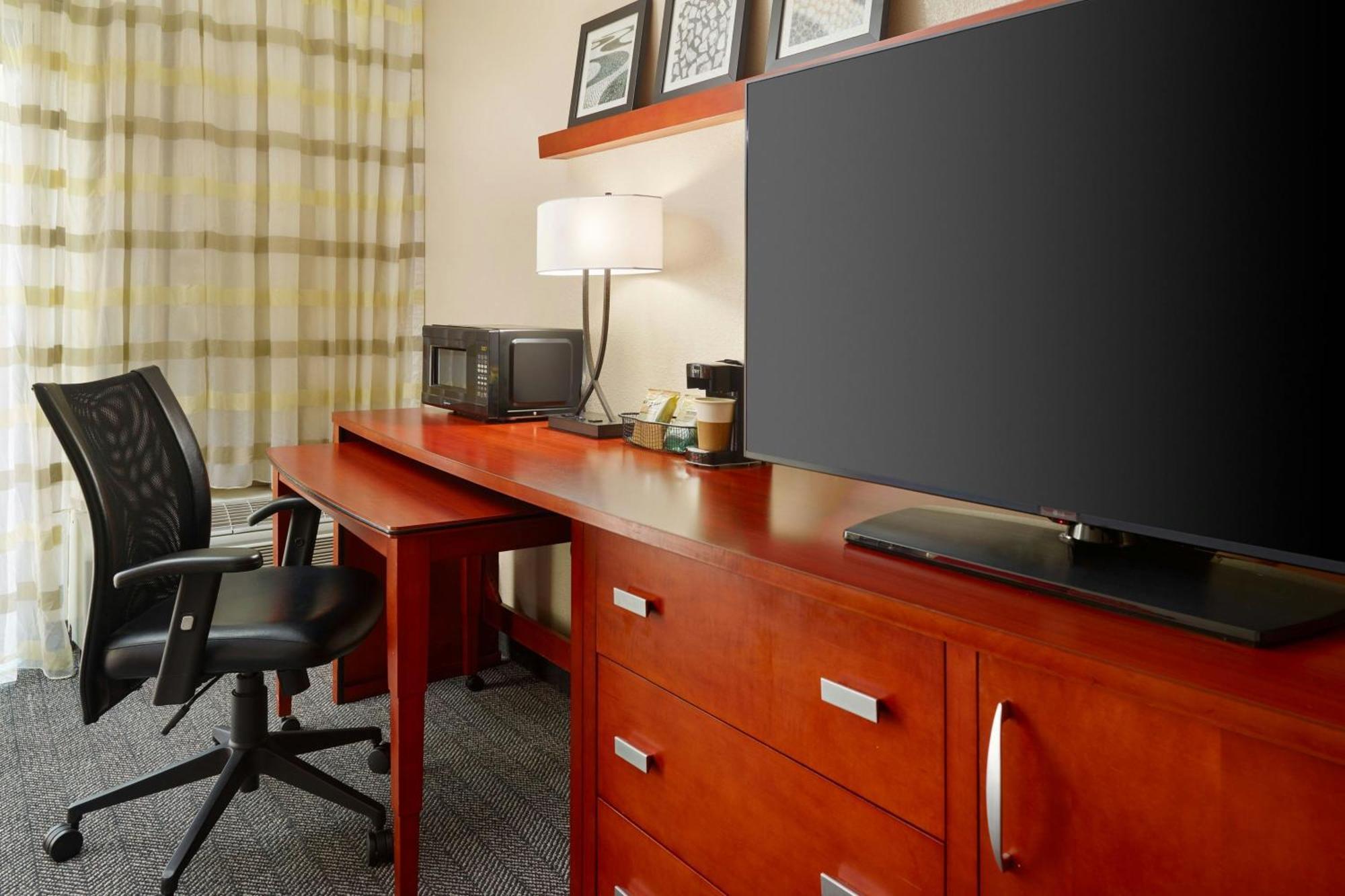 Courtyard By Marriott Baton Rouge Acadian Centre/Lsu Area Hotel ภายนอก รูปภาพ